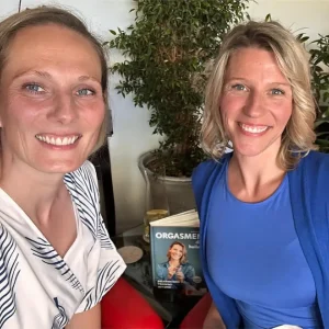 SHEroesPage #1 – Stephanie Menz über weibliche Kraft, Beckenarbeit & „Orgasmen, die heilen“